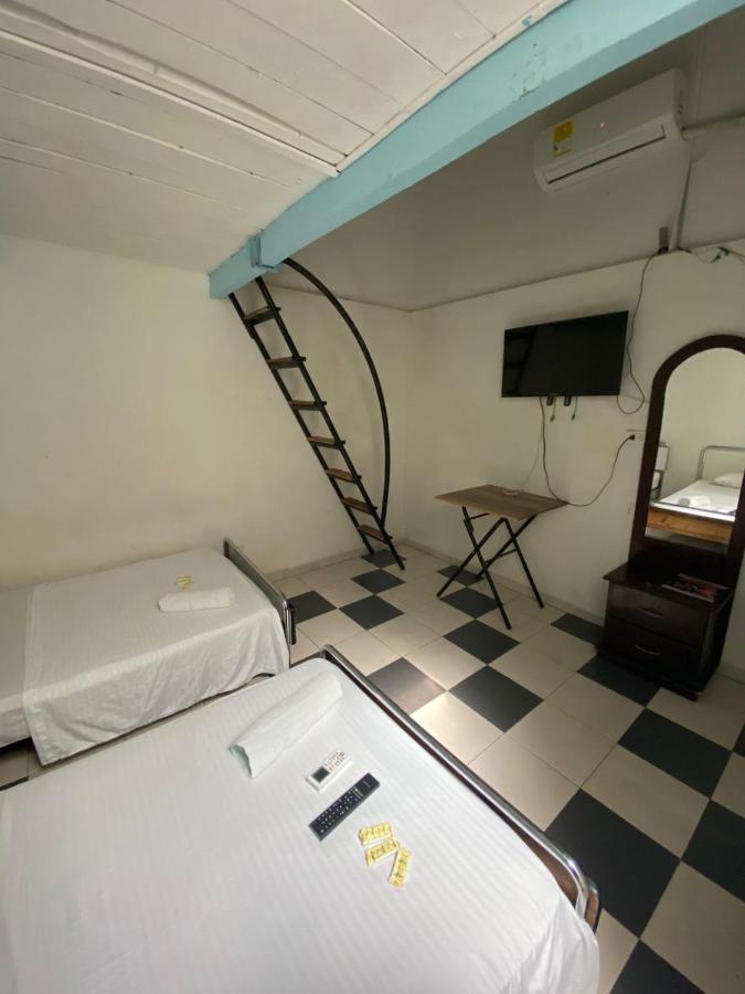 Petronio'S Hostel Cali Exteriér fotografie
