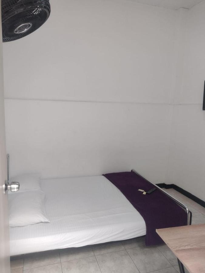Petronio'S Hostel Cali Exteriér fotografie